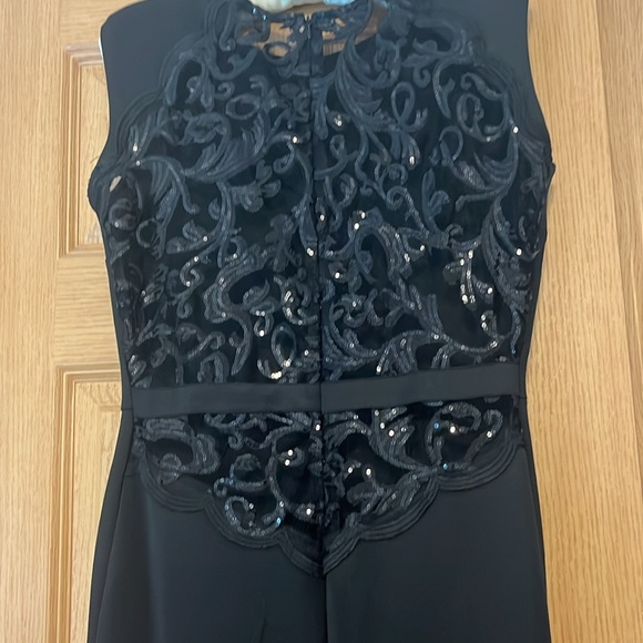 Black medium formal sleeveless mermaid dress. Elegant and timeless. - Picture 4 of 6